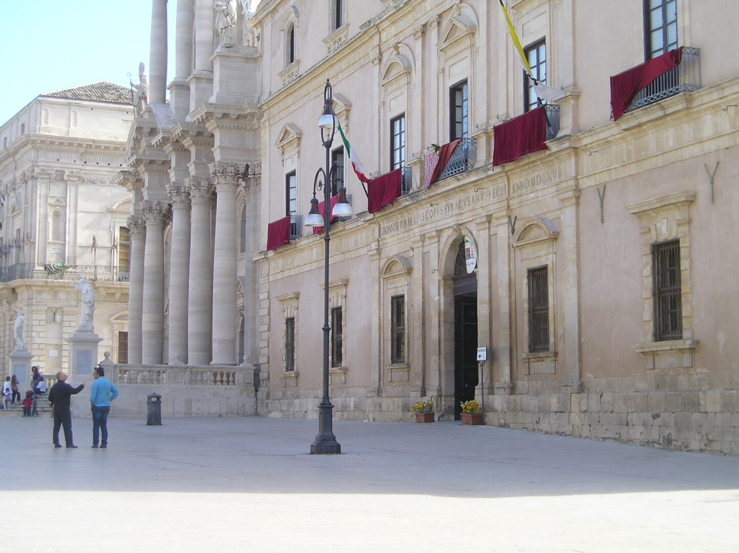 Palazzo_Arcivescovile_di_Siracusa_-_Piazza_Duomo